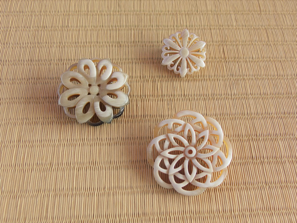 ひだまり snow line temari ブローチ 「BISOU*　こもれびの庭」のご紹介！ ARTCUBE SHOP 京都高島屋店